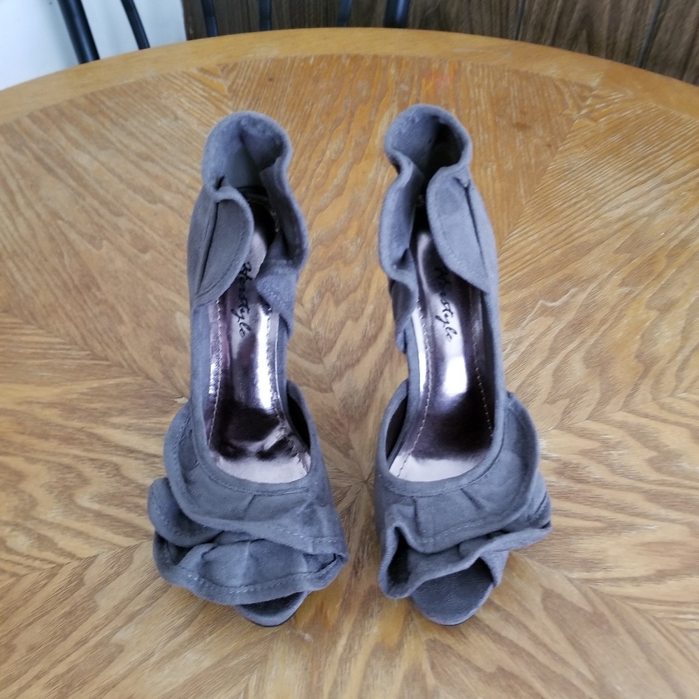 Shoes - Picture 3 of 3